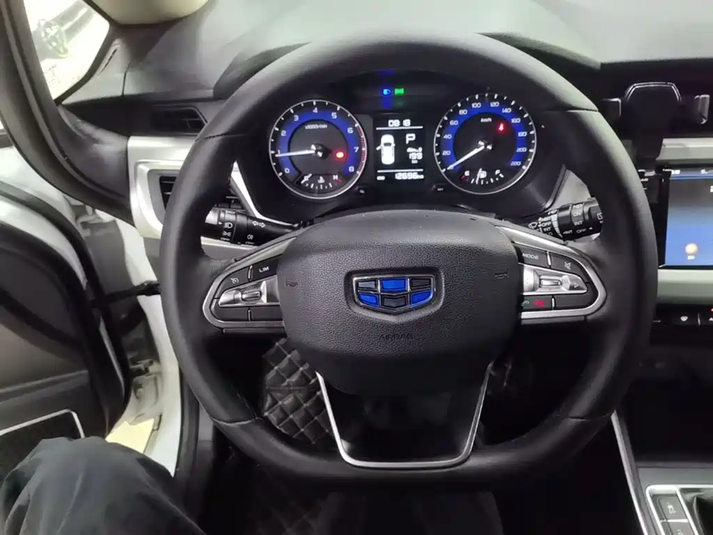 Geely Vision X3 — фото 11