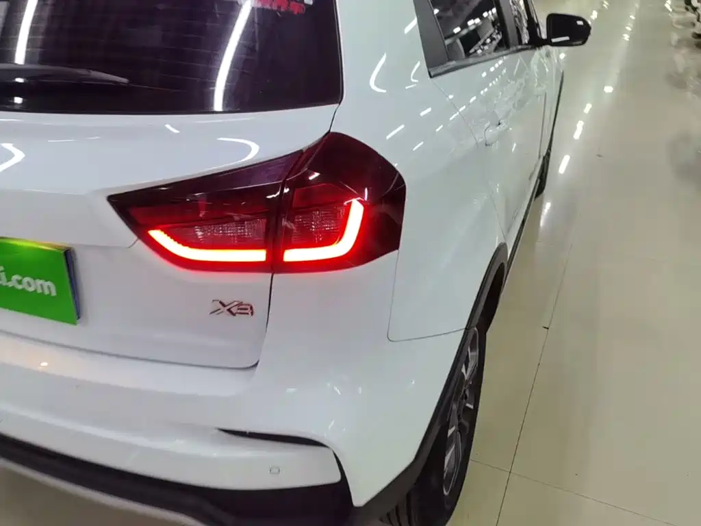 Geely Vision X3 — фото 8