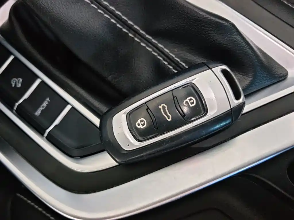 Geely Vision X3 — фото 9