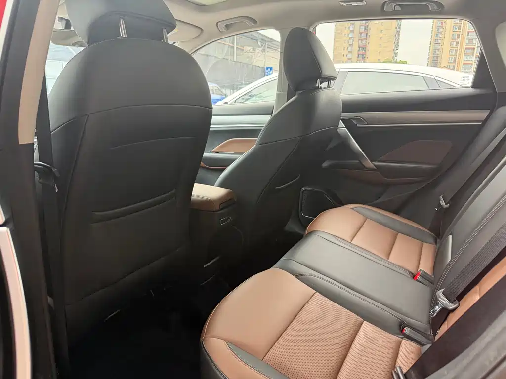 Geely Binyue — фото 10