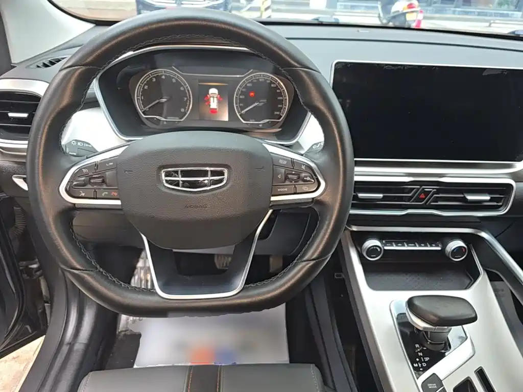 Geely Binyue — фото 11