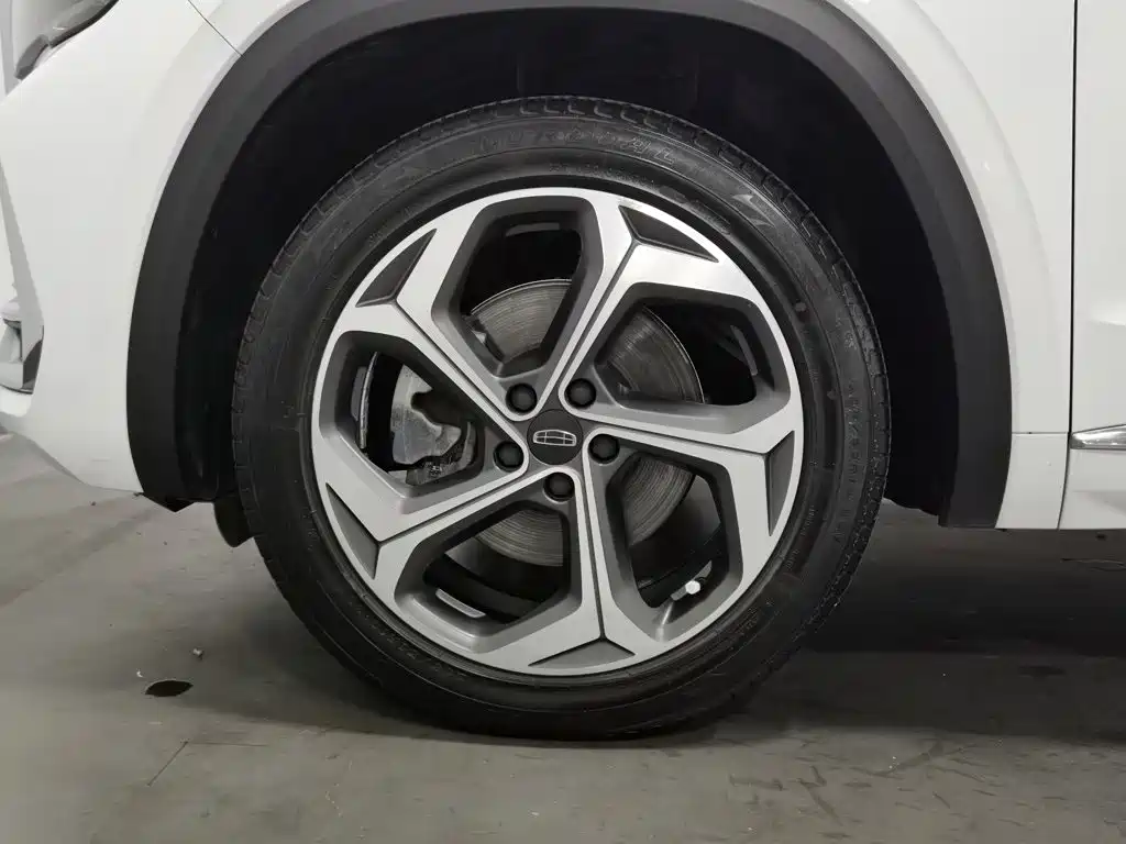 Geely Xingyue L — фото 17