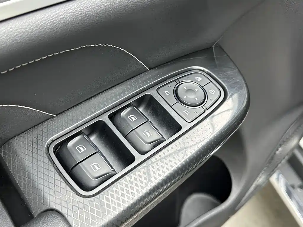 Haval M6 — фото 10