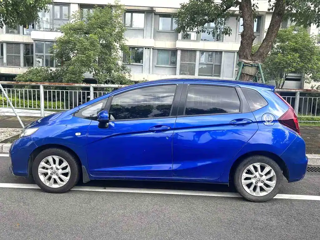 Honda Fit — фото 8