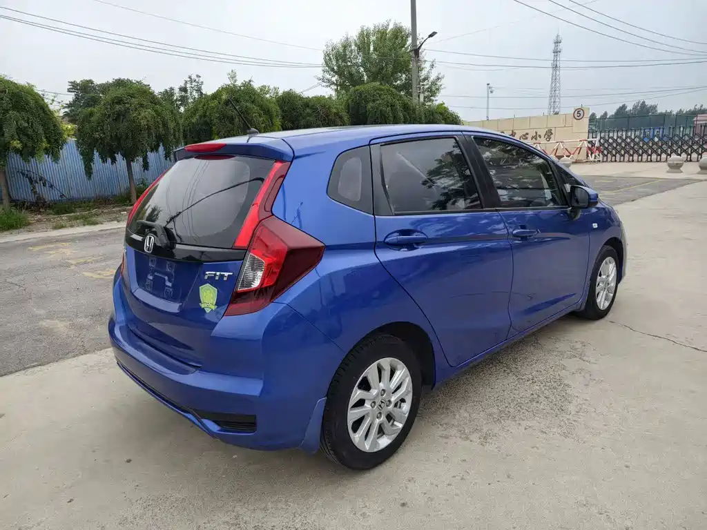 Honda Fit — фото 4