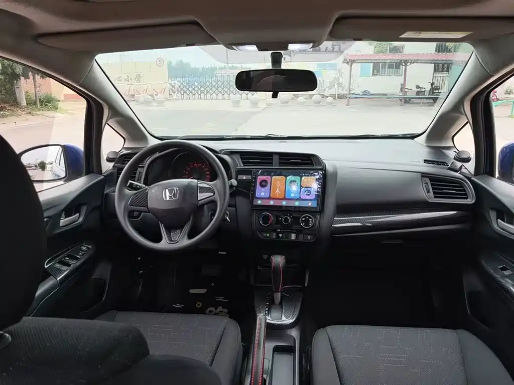 Honda Fit — фото 7