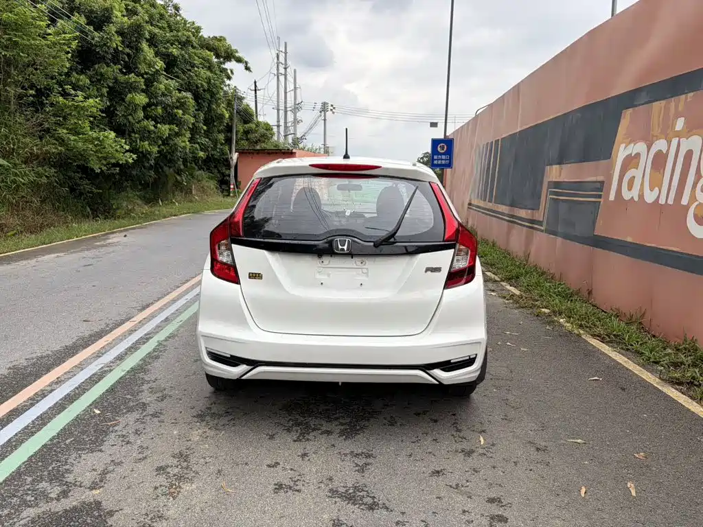 Honda Fit — фото 8
