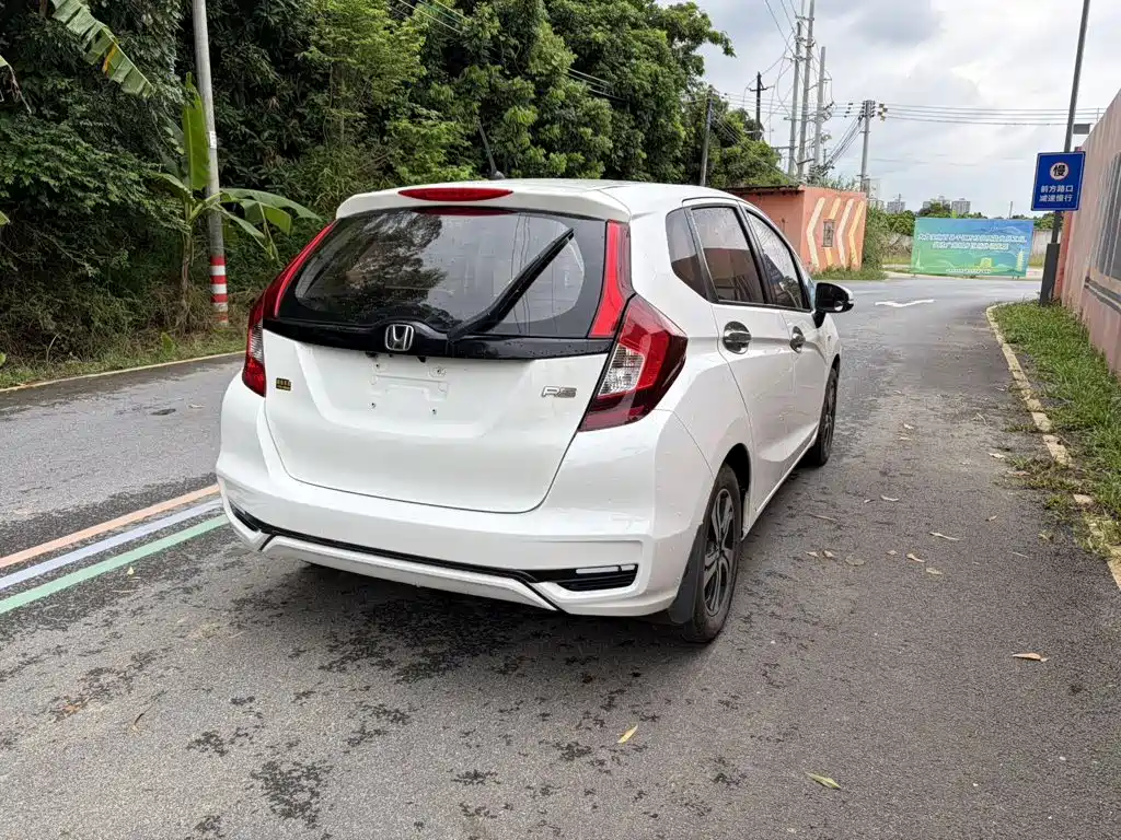 Honda Fit — фото 9
