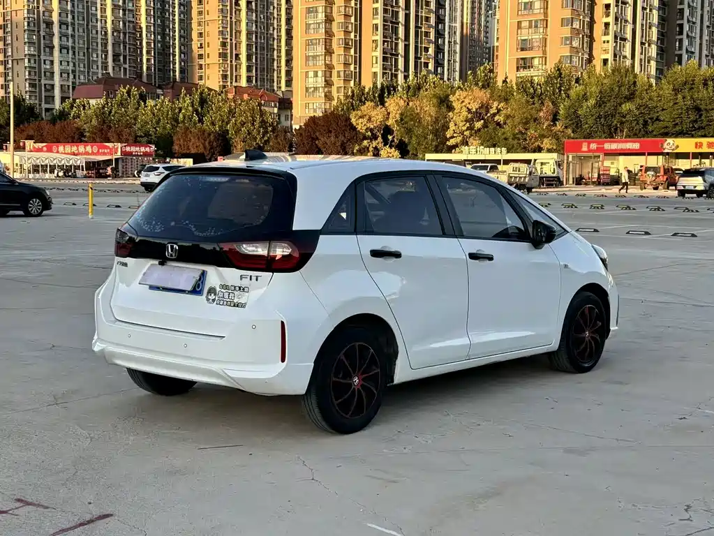 Honda Fit — фото 4