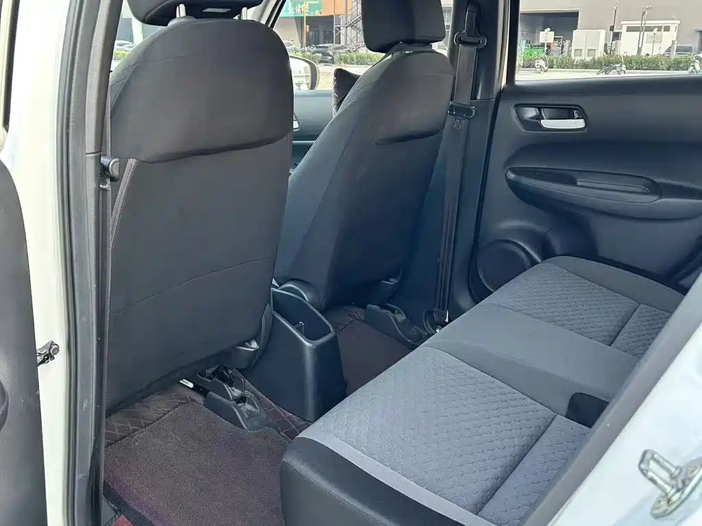 Honda Fit — фото 8