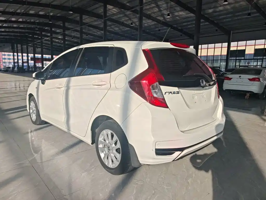 Honda Fit — фото 5