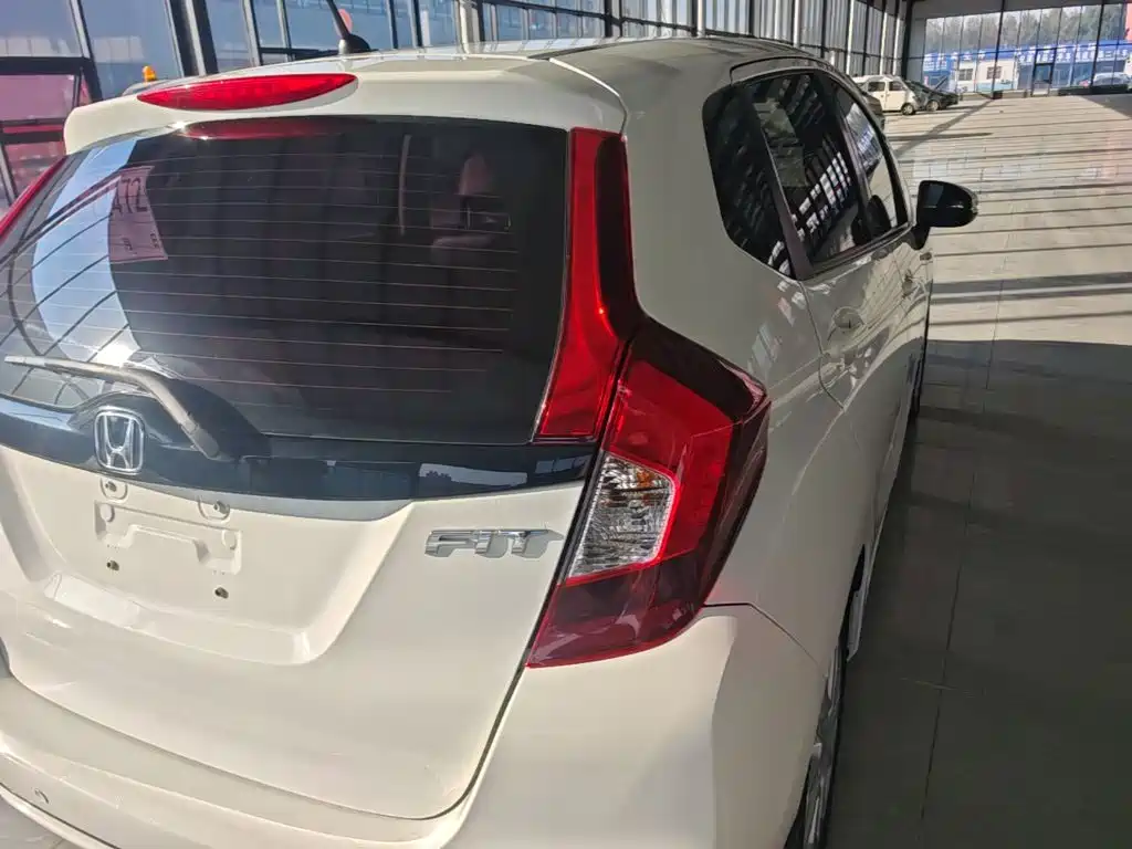 Honda Fit — фото 8