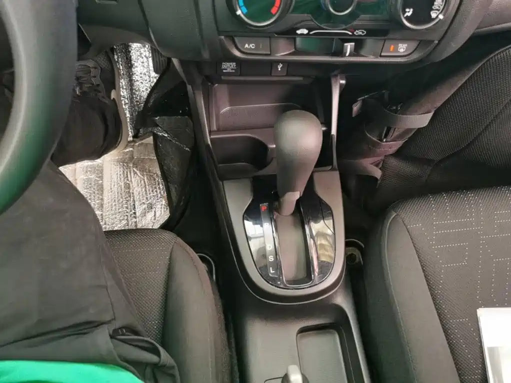 Honda Fit — фото 14