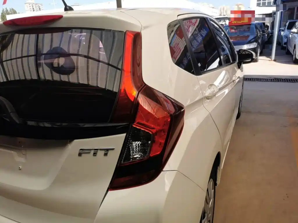 Honda Fit — фото 8