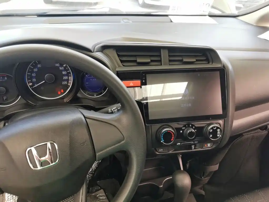 Honda Fit — фото 10