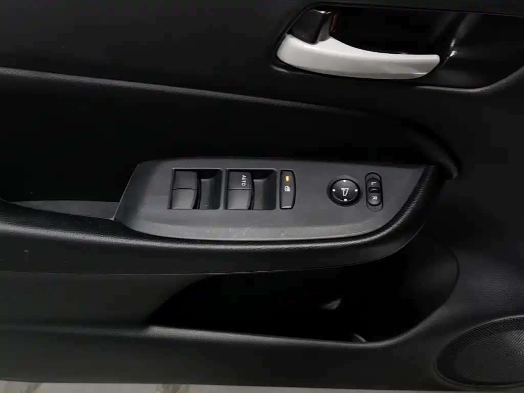 Honda Fit — фото 9