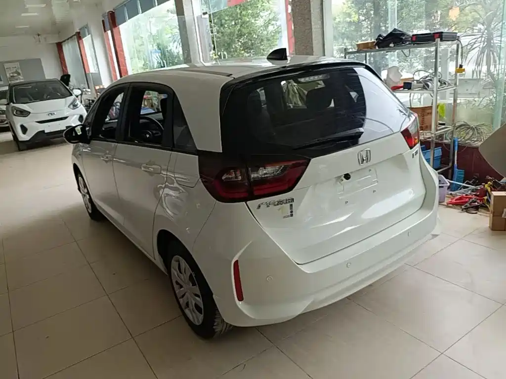 Honda Fit — фото 5