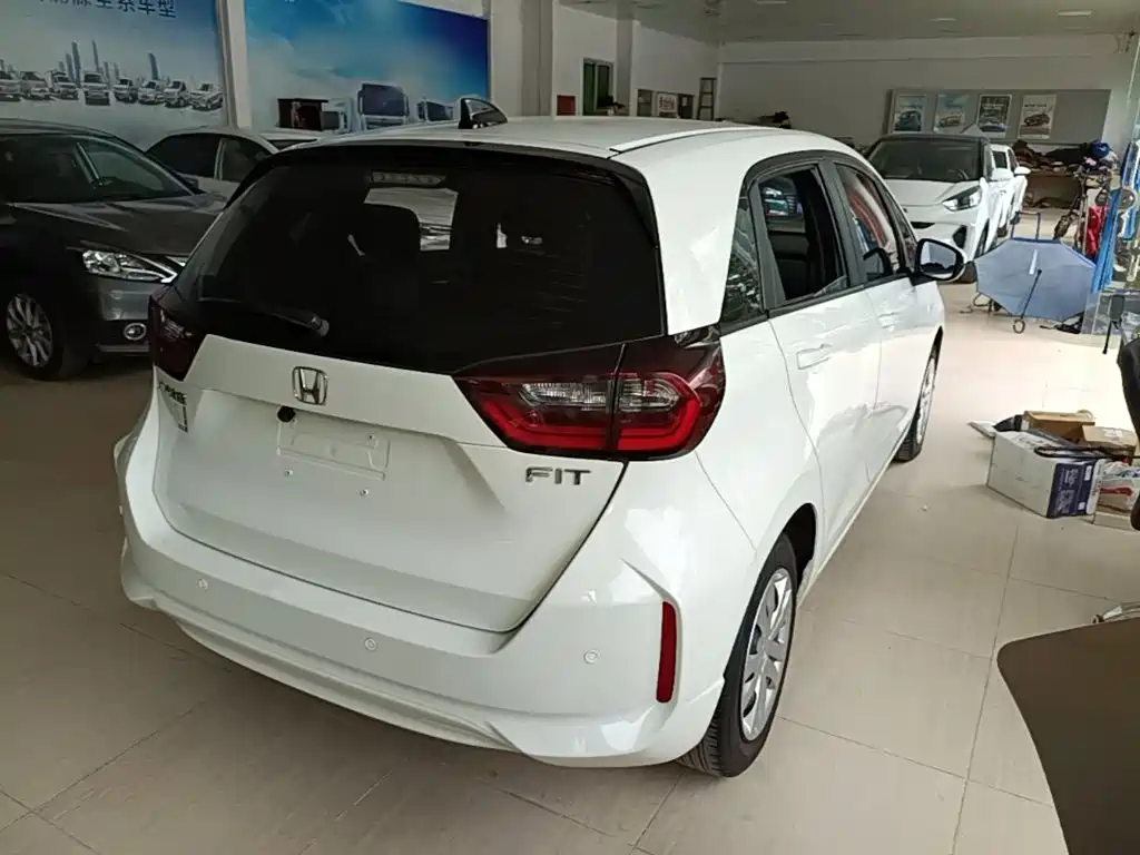 Honda Fit — фото 7