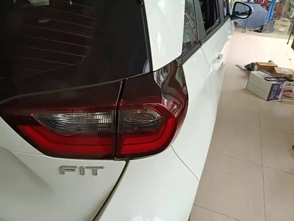 Honda Fit — фото 8