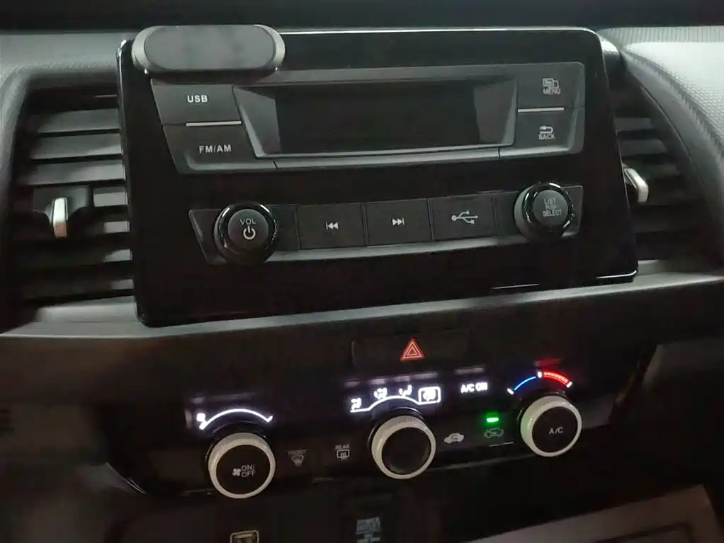 Honda Fit — фото 9