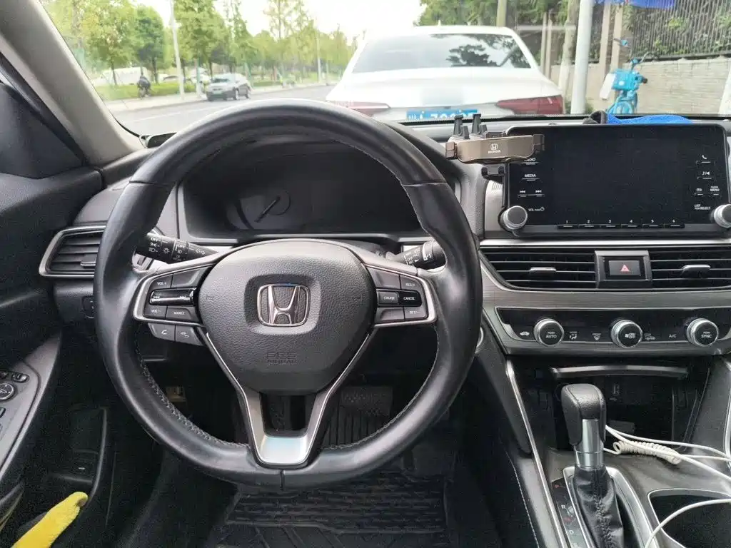 Honda Accord — фото 3
