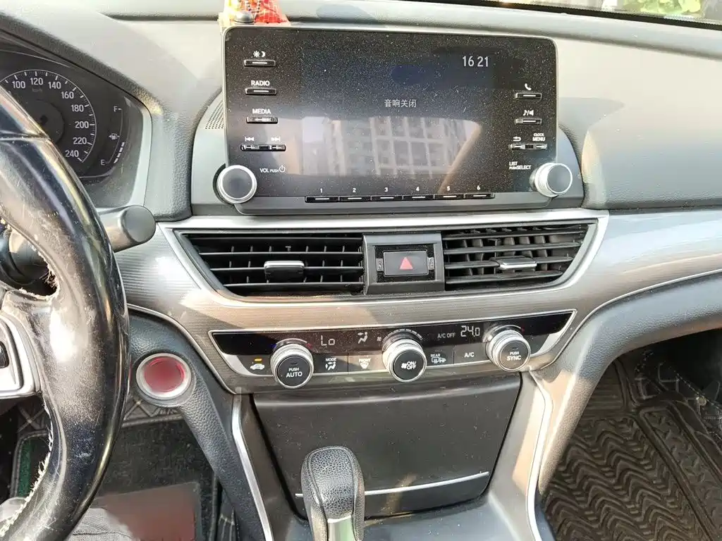 Honda Accord — фото 6