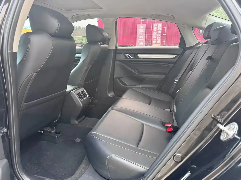 Honda Accord — фото 6