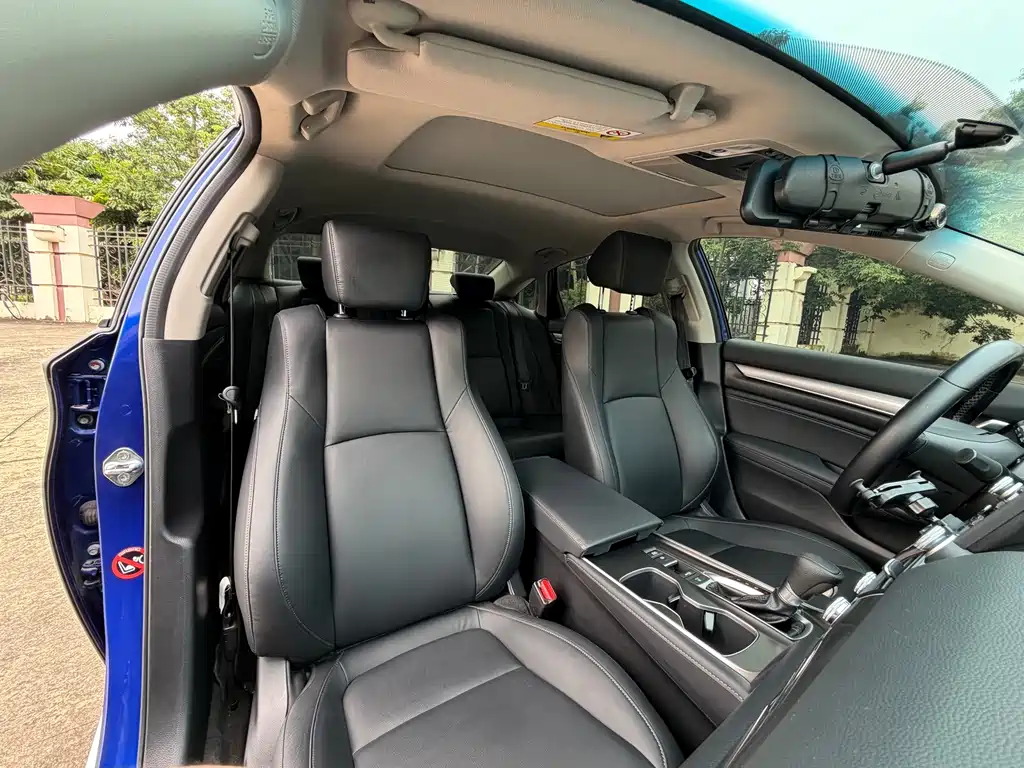 Honda Accord — фото 11