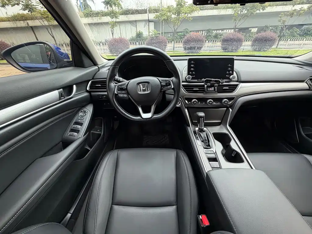 Honda Accord — фото 10