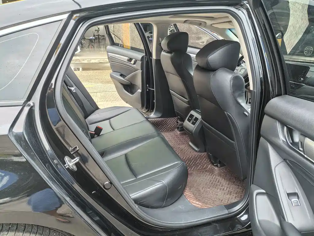 Honda Accord — фото 10