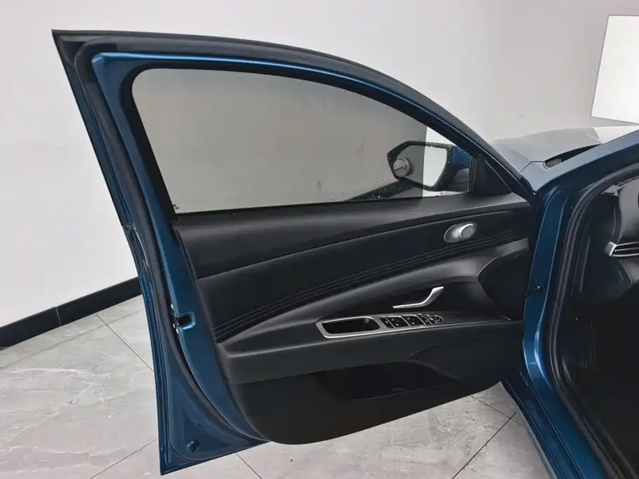 Hyundai Elantra — фото 7