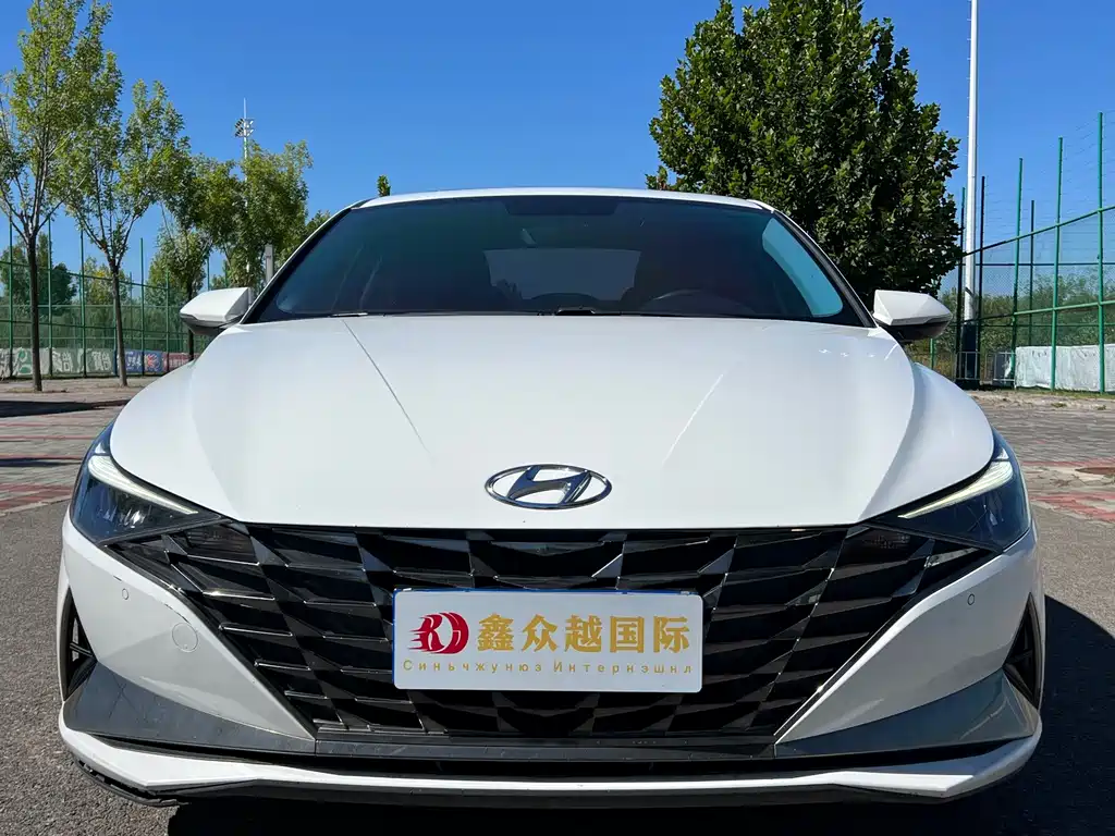 Hyundai Elantra — фото 2
