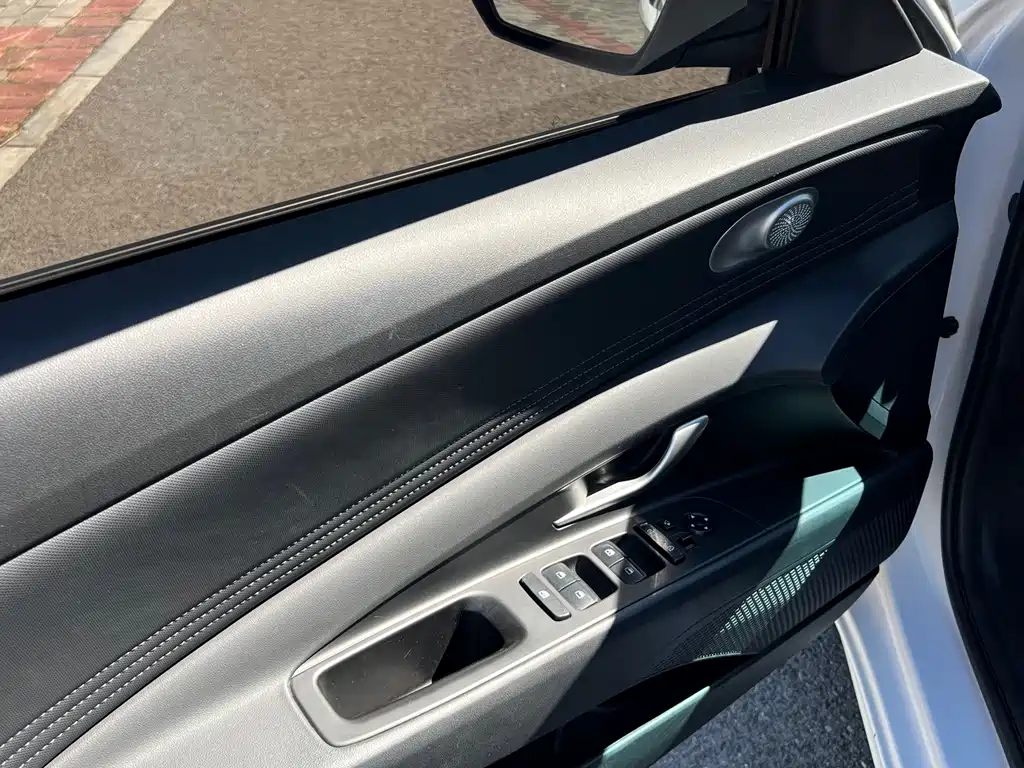Hyundai Elantra — фото 14