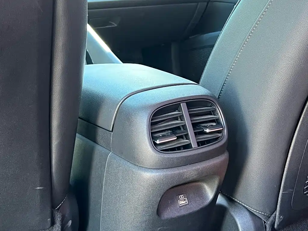 Hyundai Elantra — фото 15