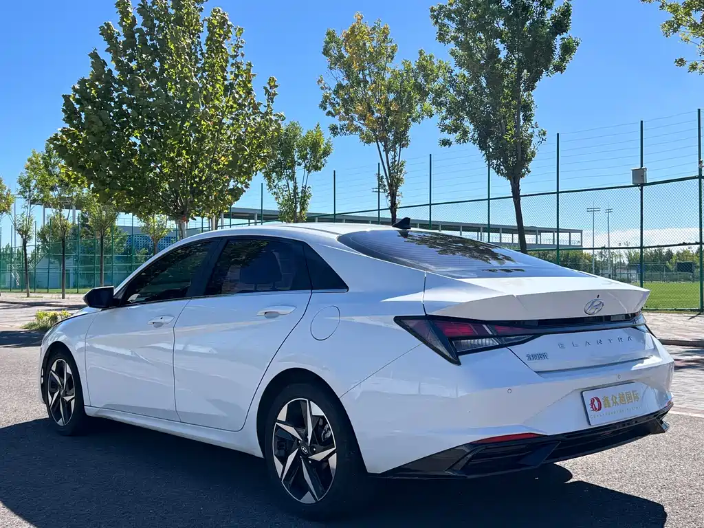Hyundai Elantra — фото 4