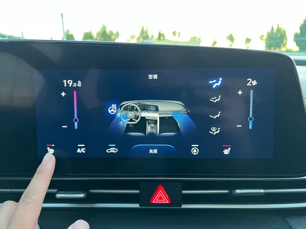 Hyundai Elantra — фото 14