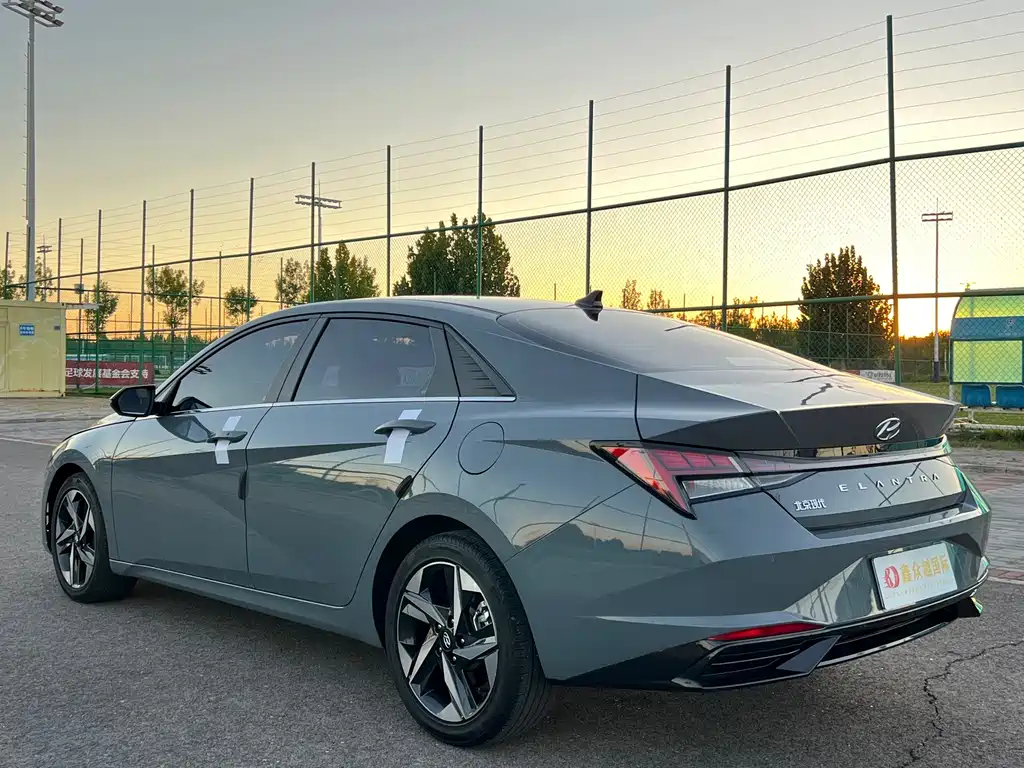 Hyundai Elantra — фото 4