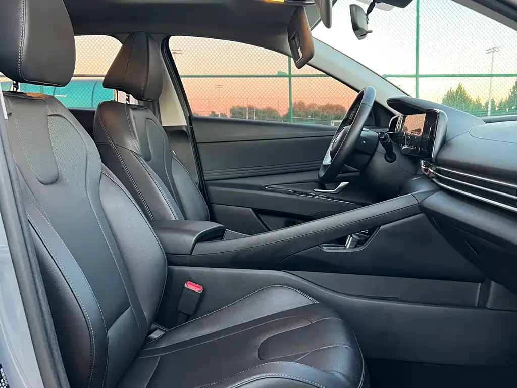Hyundai Elantra — фото 8