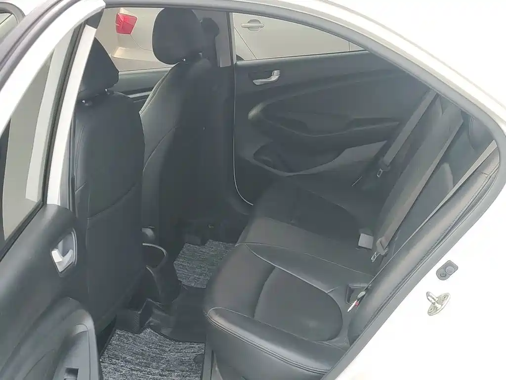Hyundai Verna — фото 11