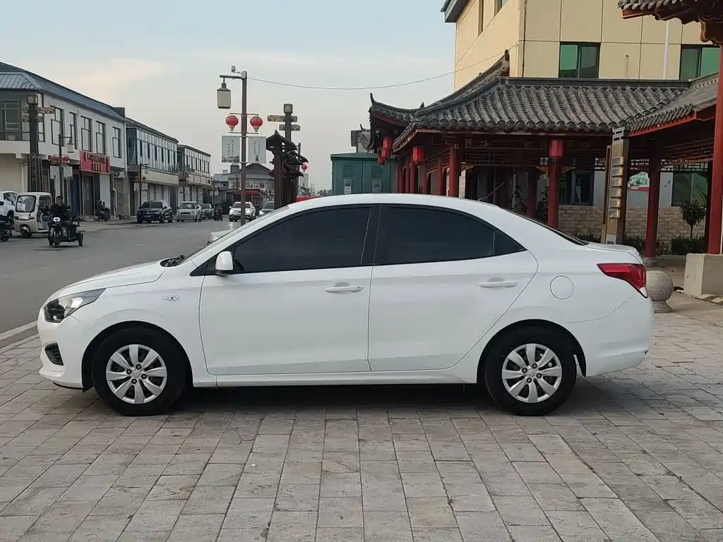 Hyundai Verna — фото 3