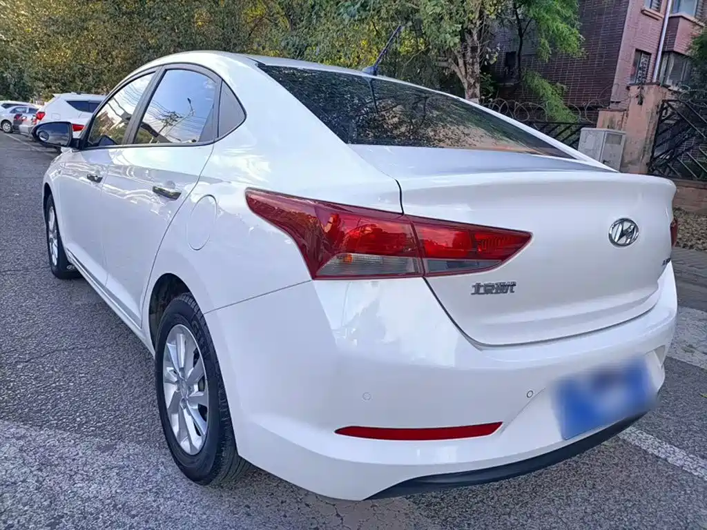 Hyundai Verna — фото 14