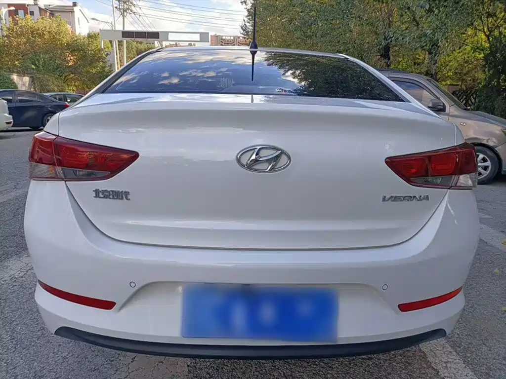 Hyundai Verna — фото 15