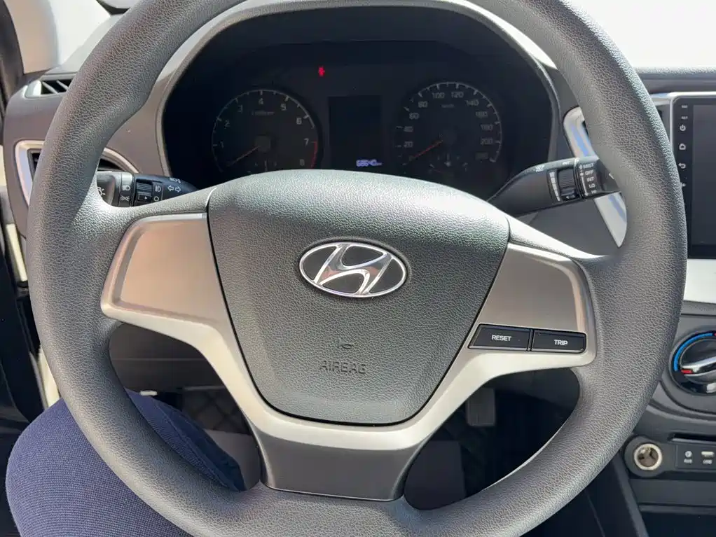Hyundai Verna — фото 3