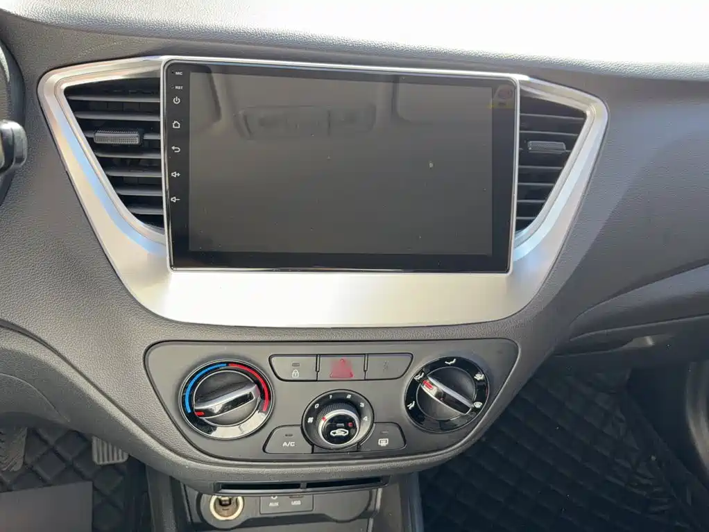 Hyundai Verna — фото 4
