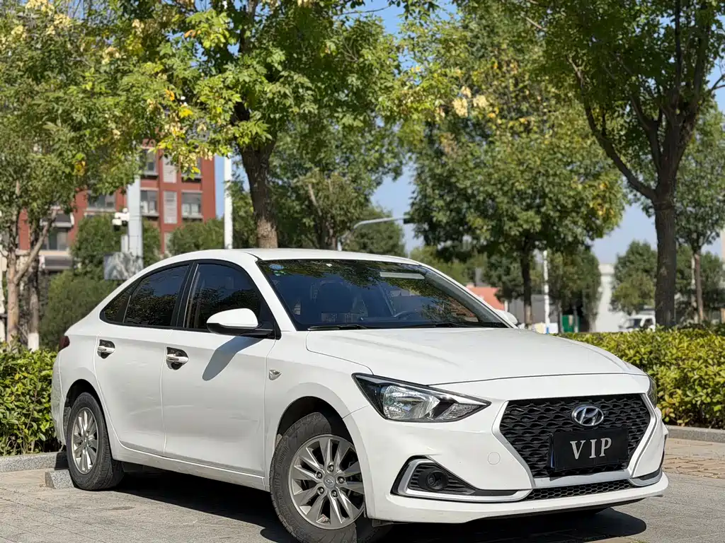 Hyundai Elantra — фото 3