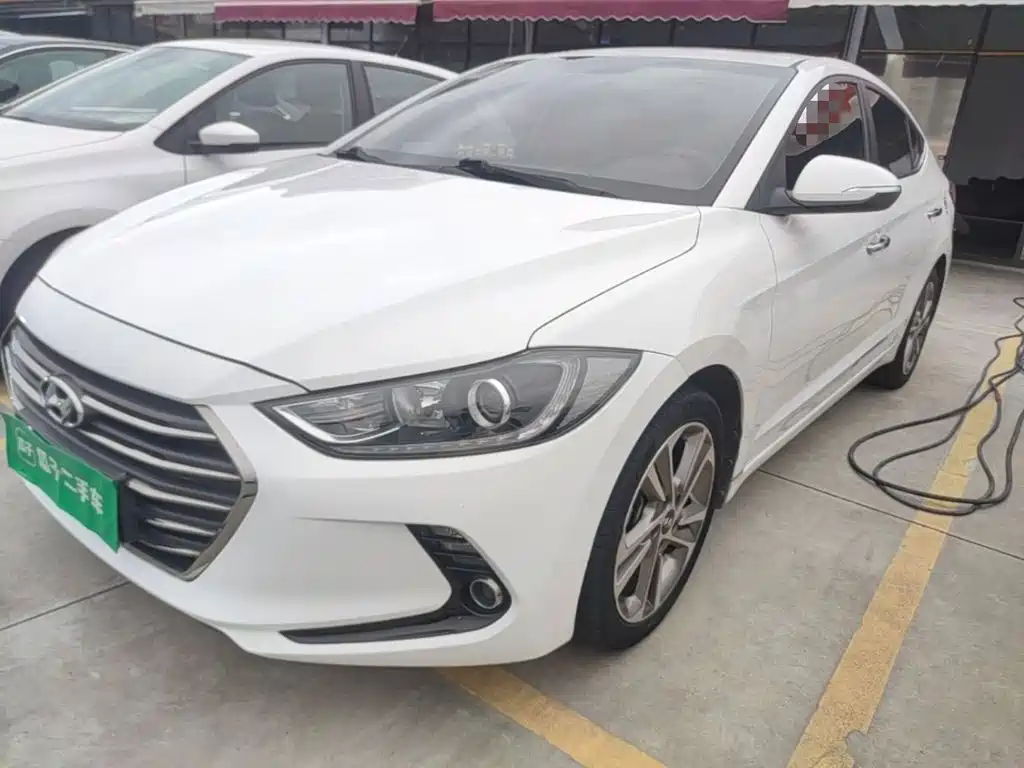 Hyundai Elantra — фото 2