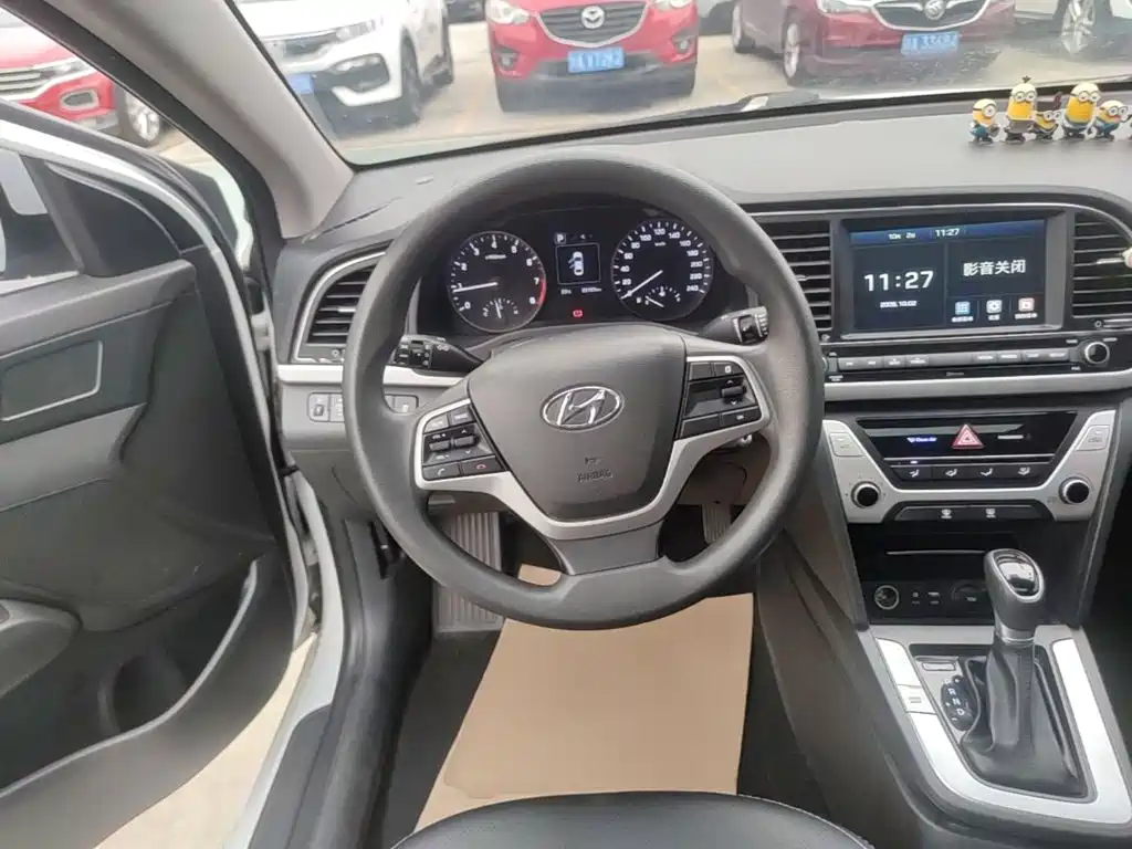 Hyundai Elantra — фото 11