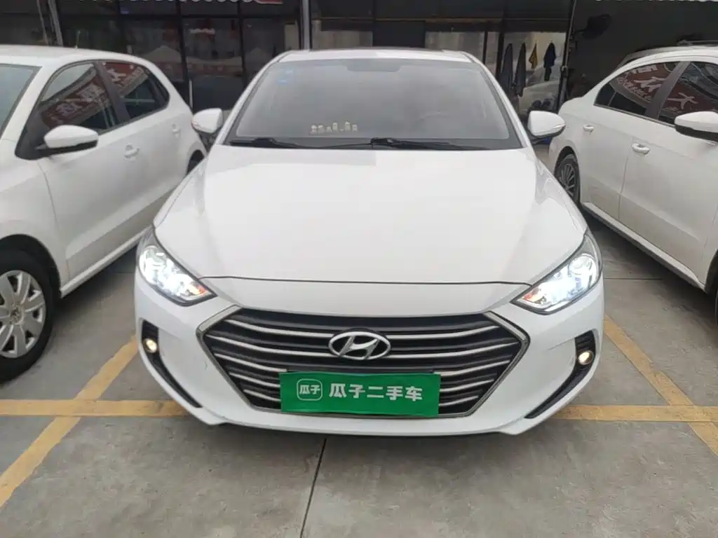 Hyundai Elantra — фото 3