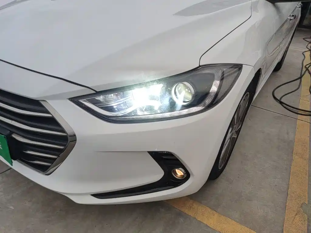 Hyundai Elantra — фото 24