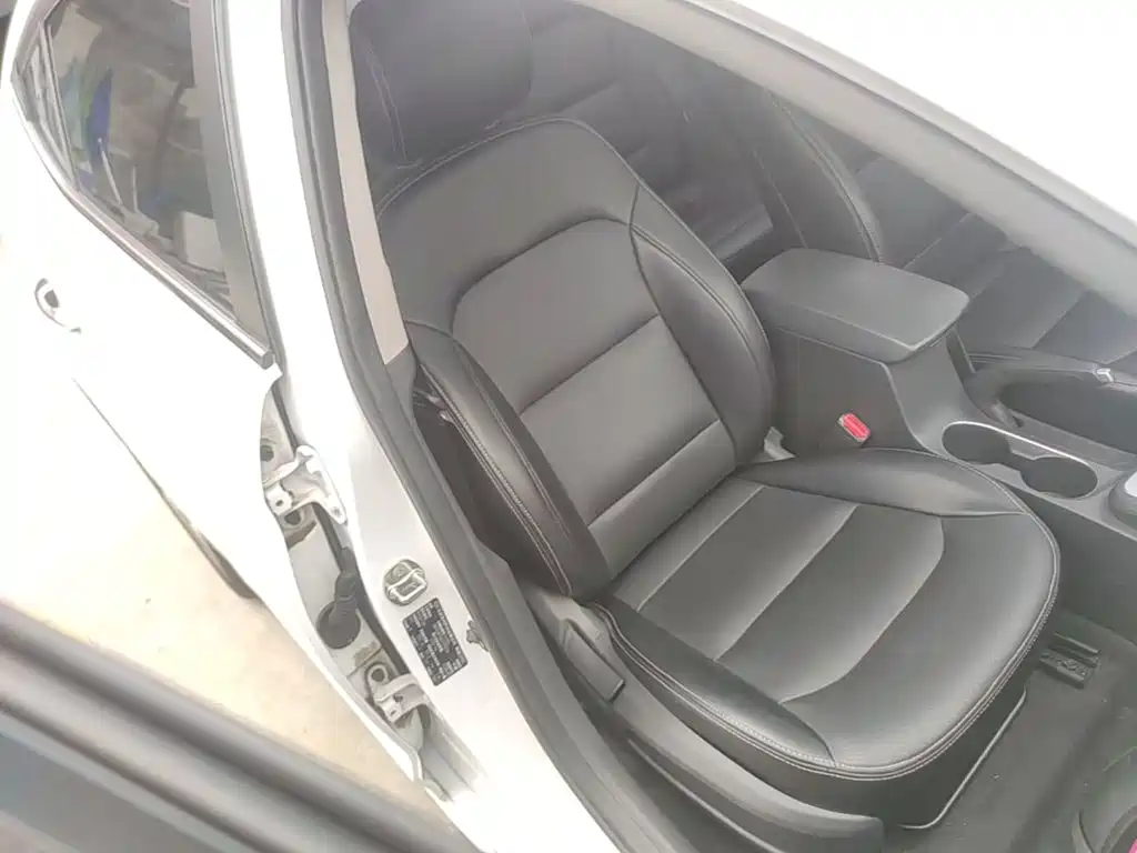 Hyundai Elantra — фото 25